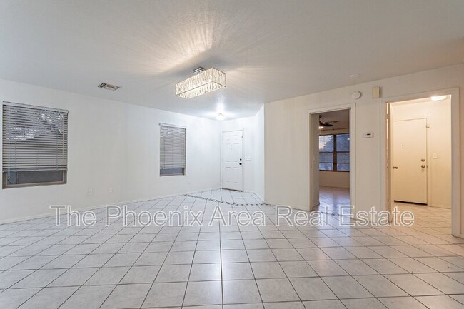 Building Photo - 663 S Colonial Ct