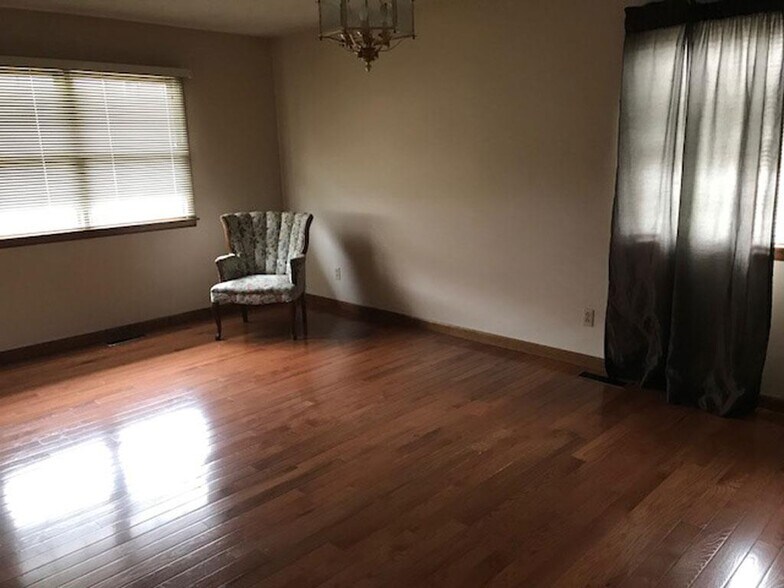 Bedroom - 157 Hibbard St