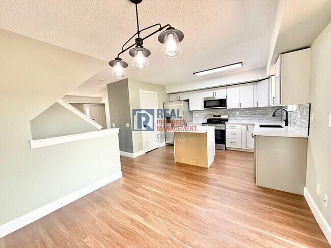 Building Photo - 3805 Smoke Tree Dr