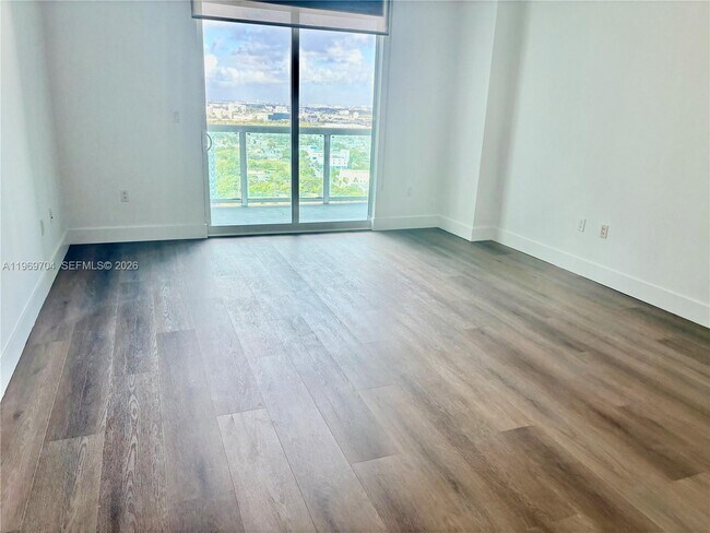 Building Photo - 1800 N Bayshore Dr