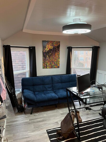 Guest Bedroom - 4307 N Bernard St