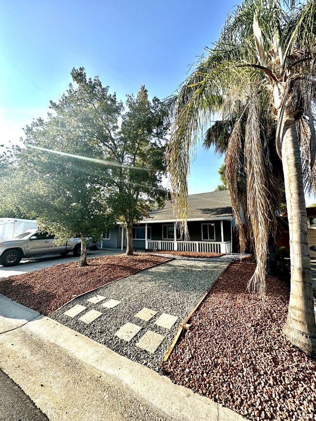 Building Photo - 2037 Robert Way