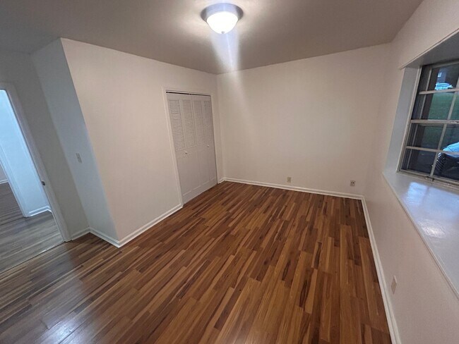 Building Photo - 3624-3626shi