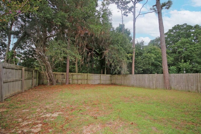 Building Photo - Charming Renovated 3/2 Cottage with Granit...