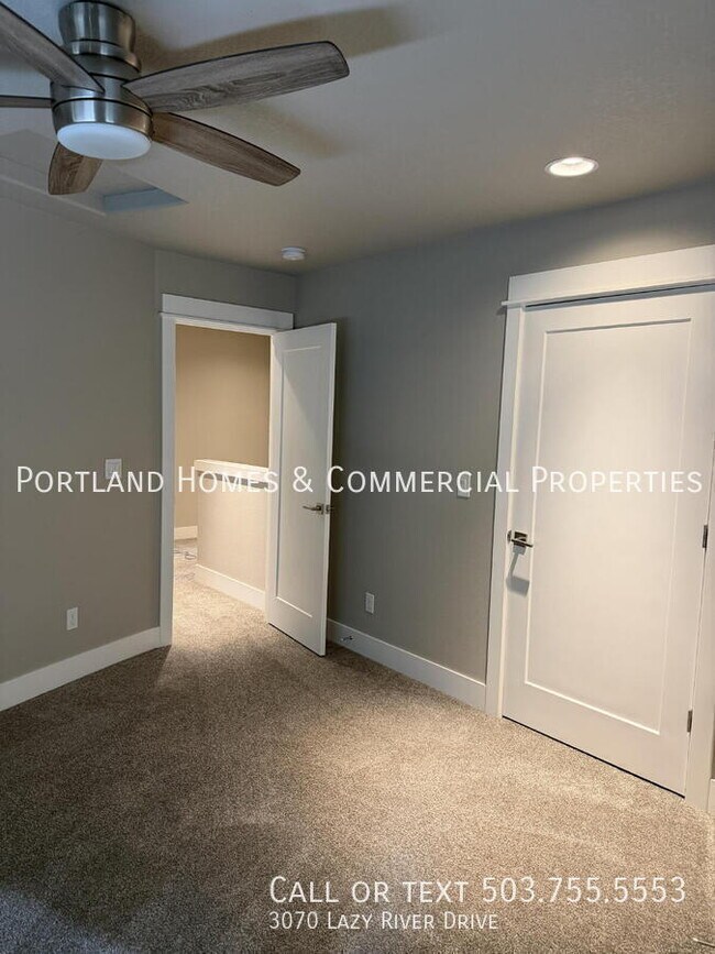 Building Photo - 3070 Lazy River Dr