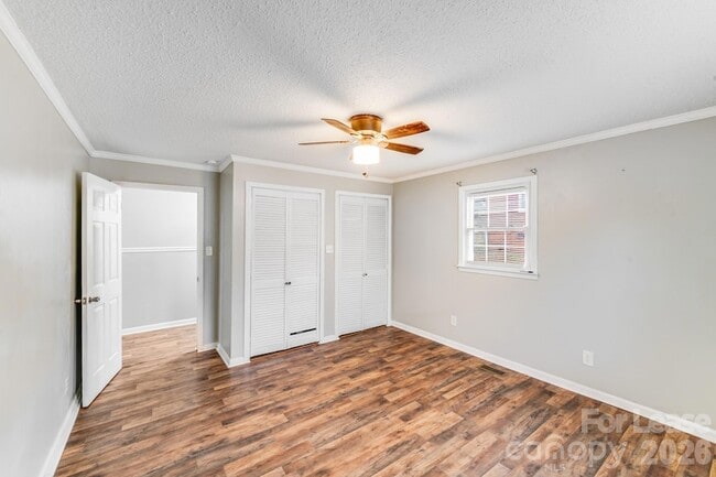 Building Photo - 909 Marion St