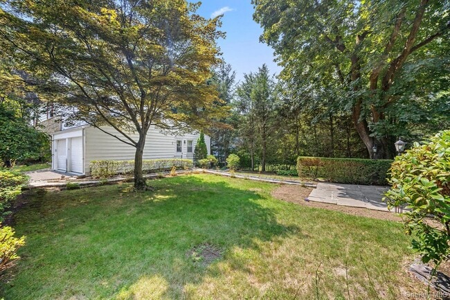 Building Photo - 1 Blackthorn Ln