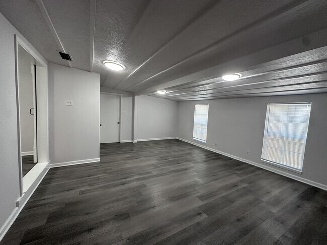 Building Photo - 4225 Harry St