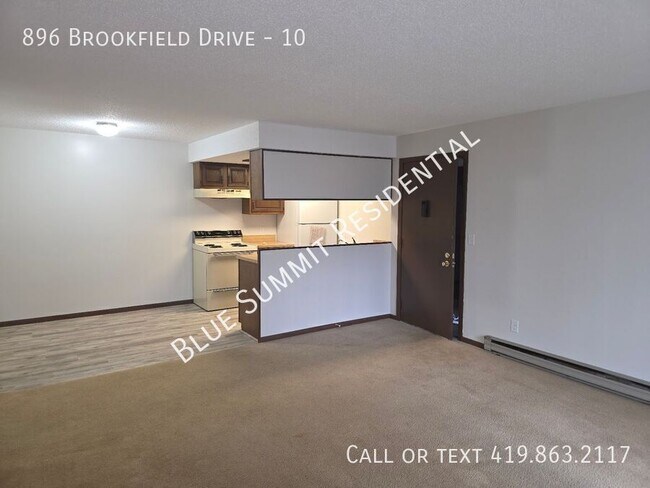 Building Photo - 896 Brookfield Dr