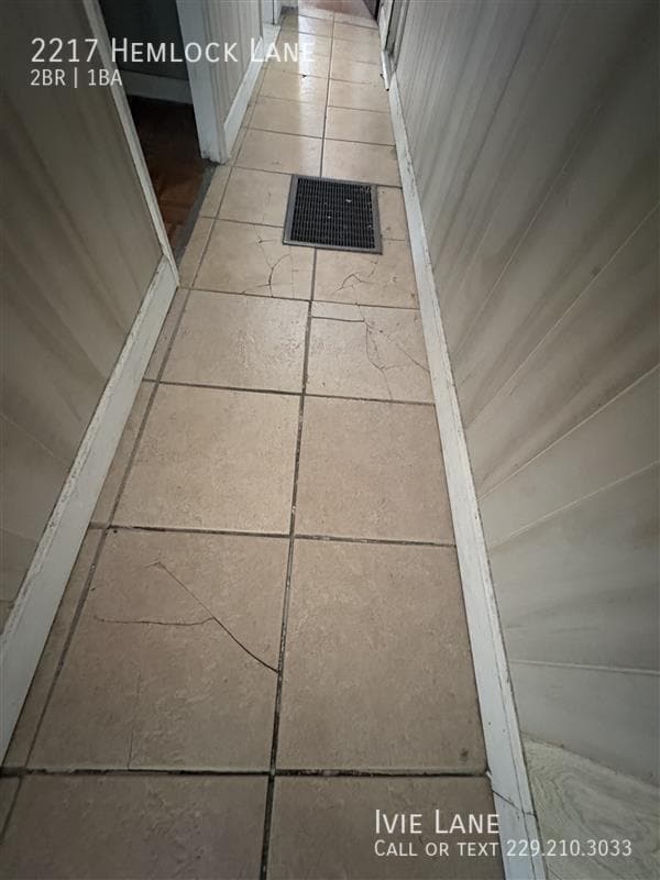 Building Photo - 2217 Hemlock Ln