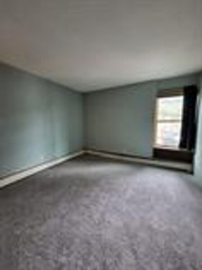 Building Photo - Heat included! Walk to gondola or town!
