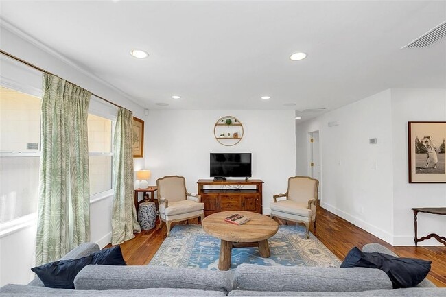 Building Photo - 1640 Palm Ave