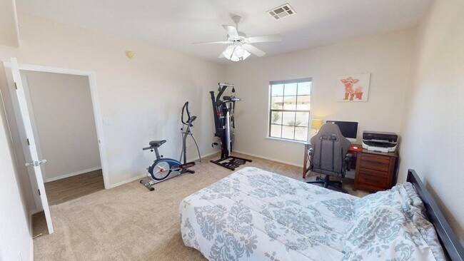 Building Photo - 3-Bedroom/2.5-Bathroom in Alamogordo, NM