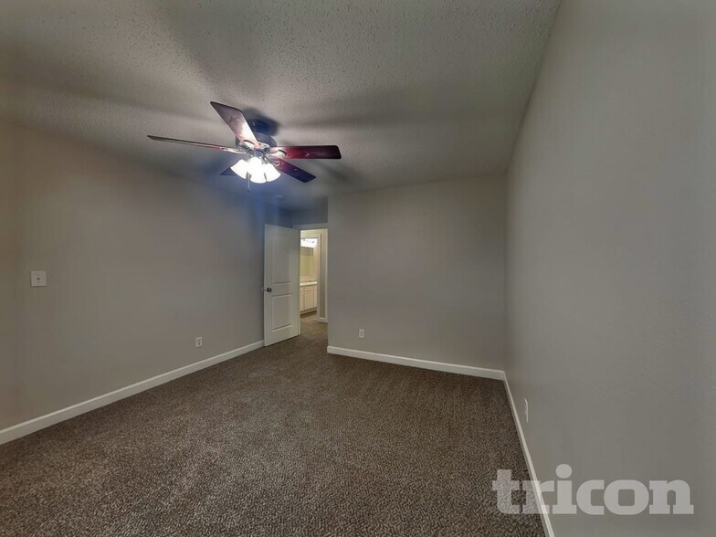 Building Photo - 5330 Basin Park Dr