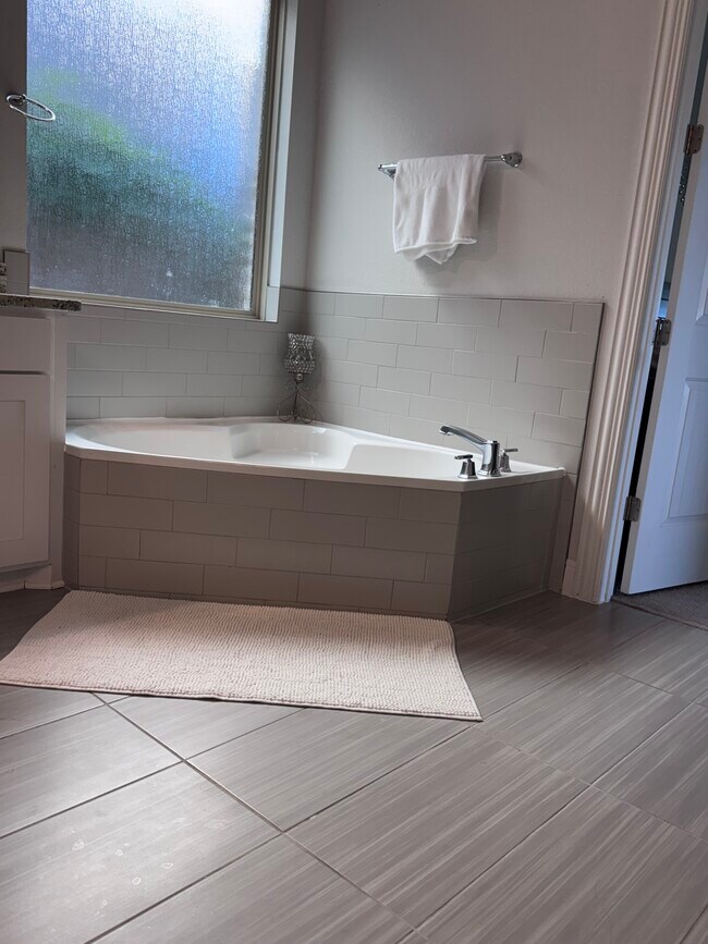 Building Photo - 513 Lambert Cv