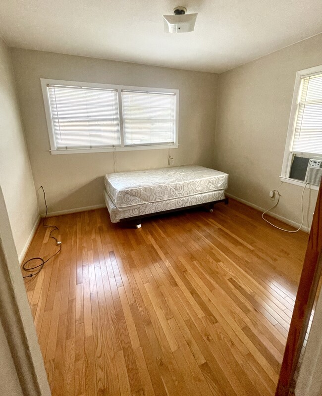 Building Photo - VP Real Estate 21