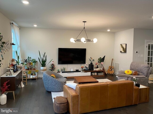 Building Photo - 730 Quarry Point Rd