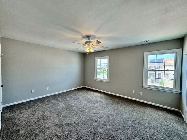 Building Photo - COMPLETELY Updated & Ready 08-21-26!! Sparkling Community Pool - Pet Friendly - Fenced Backyard!
