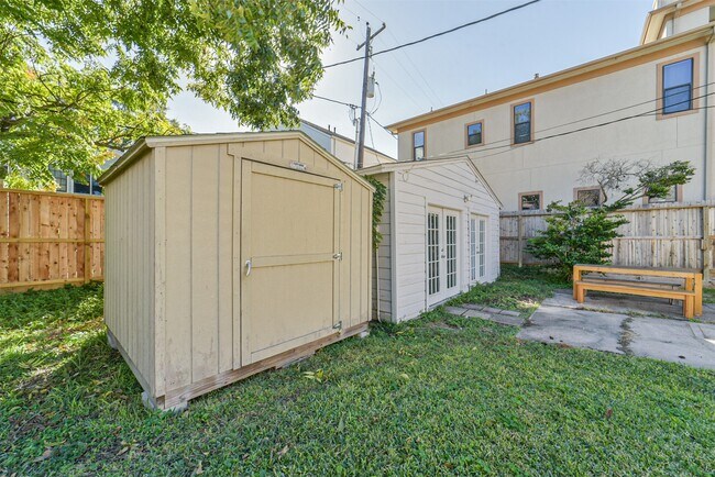 Building Photo - 2411 Wroxton Rd