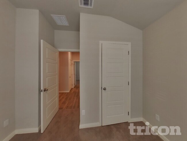 Building Photo - 13693 Paxton Blvd