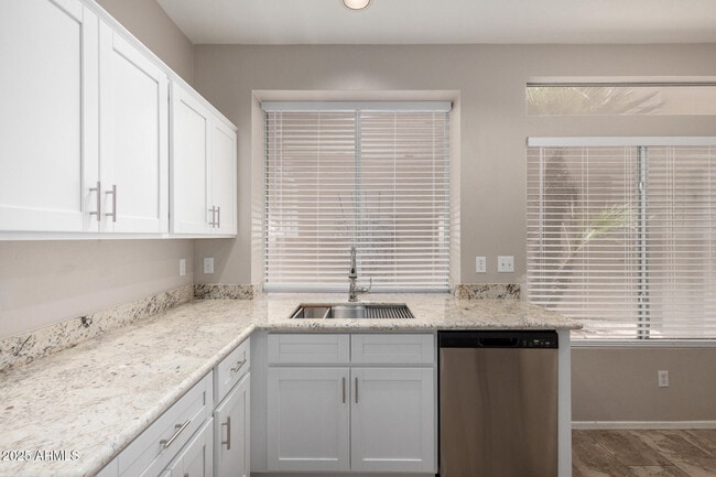 Building Photo - 1128 E Silverwood Dr