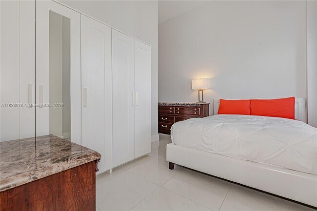 Building Photo - 2301 Collins Ave