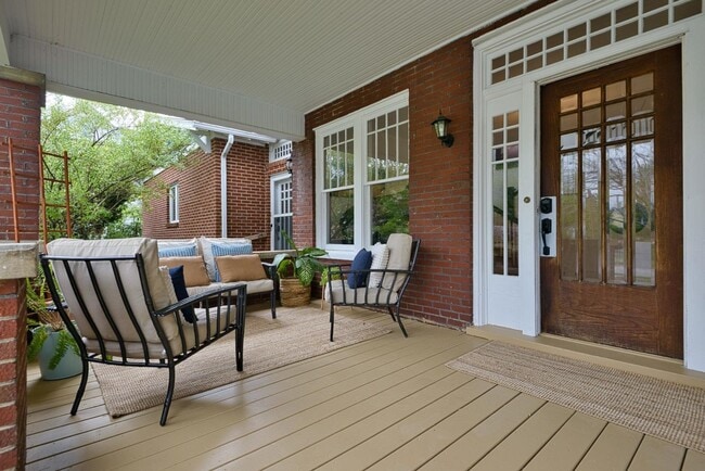 Building Photo - Spacious Living in a Prime Christiansburg ...