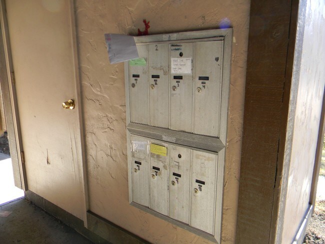 Building Photo - 1230 W Montana Ave