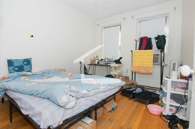 Building Photo - Great deal! 3-bed, 1 Bath in Allston on The B Line; Heat/HW Incl!