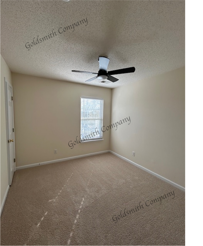 Building Photo - 815 Weybourne Dr