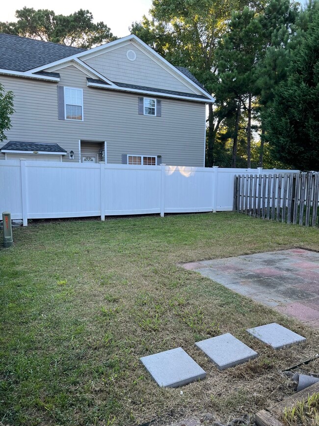Building Photo - 305 Garcia Dr