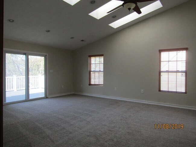 Building Photo - Weeping Cedar Trail