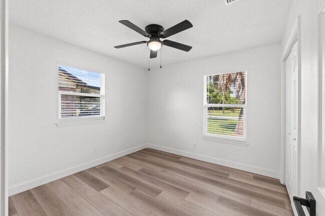 Building Photo - 909 Louisiana Ave