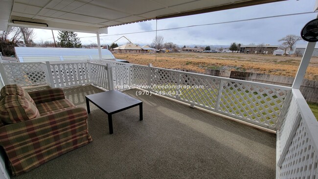 Building Photo - Large 4 bedroom 2 bath Ranch style Home