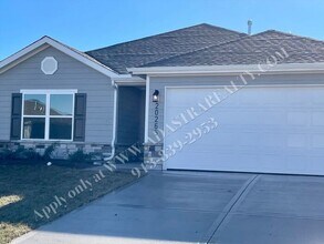 Building Photo - Brand New!! 3 Bed 2 Bath Home in Spring Hill-Available NOW!!