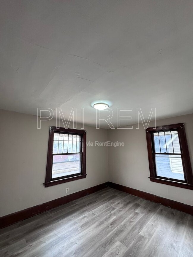 Building Photo - 1023 Harrison Ave SW