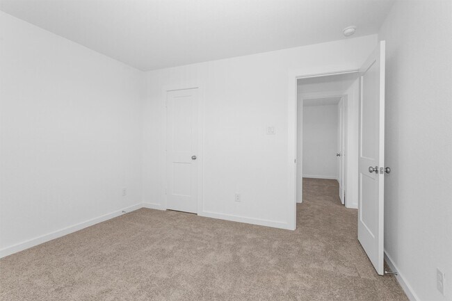 Building Photo - 2127 Heather Rdg Wy