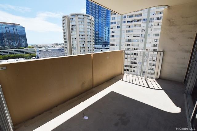 Building Photo - 1561 Kanunu St