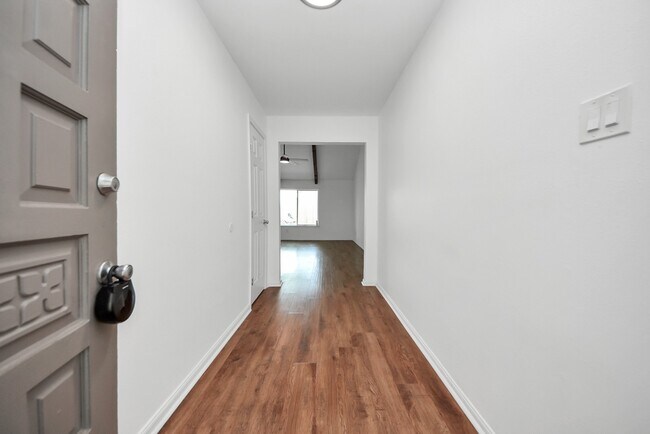 Building Photo - 10327 Sageburrow Dr