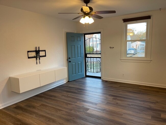 Building Photo - Impeccably Updated 3 BR / 2 BA Ranch