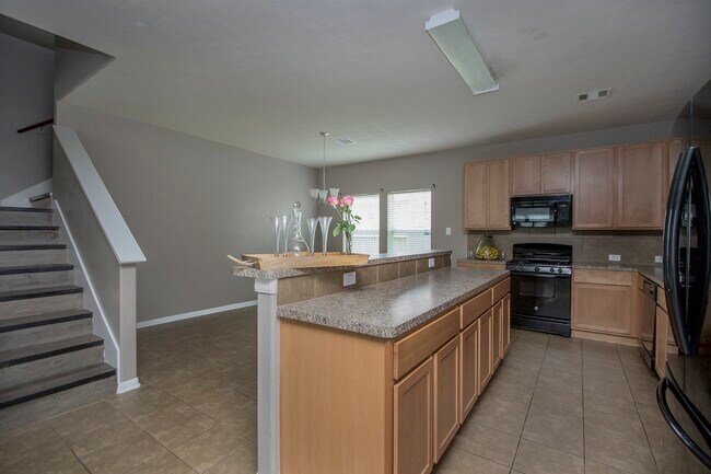 Building Photo - 2209 Onyx Ct