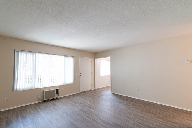 Building Photo - Fully Renovated Apartments- Riverside, CA