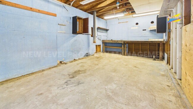 Building Photo - 323 N Elizabeth St