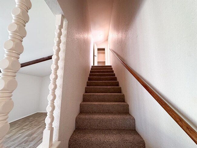 Building Photo - 505 Cambridge Dr