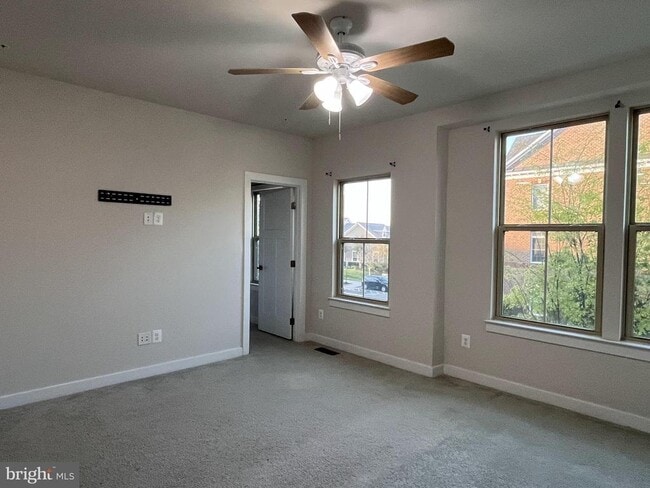 Building Photo - 42593 Burbank Terrace