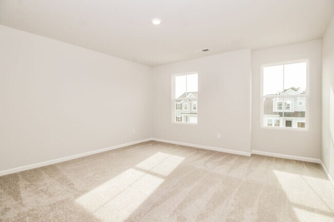 Building Photo - $500 Off 1st Month's Rent - 4 Bdrm/3 Bath, Brand New Townhome in Ocean Isle