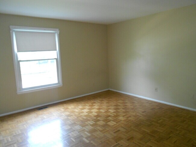 Building Photo - 325 Homeland Southway