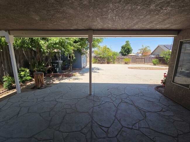 Building Photo - 3 bedroom/2bath home in quiet neighbothood