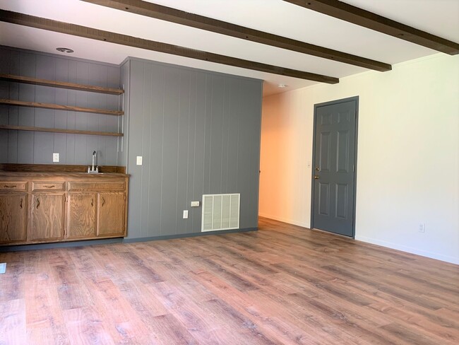 Building Photo - Four Bedroom in Crown Village