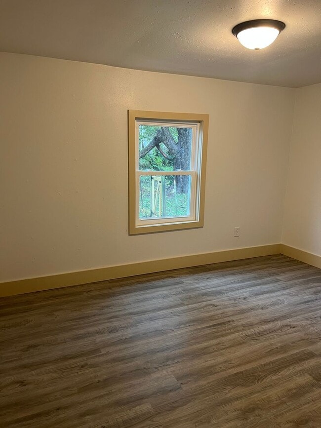 Building Photo - Available NOW